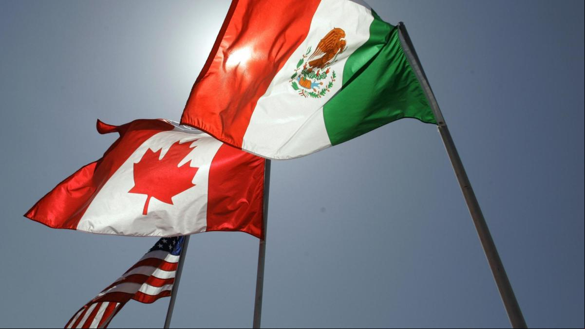 Trump firma tres órdenes ejecutivas con aranceles demoledores a México, Canadá y China