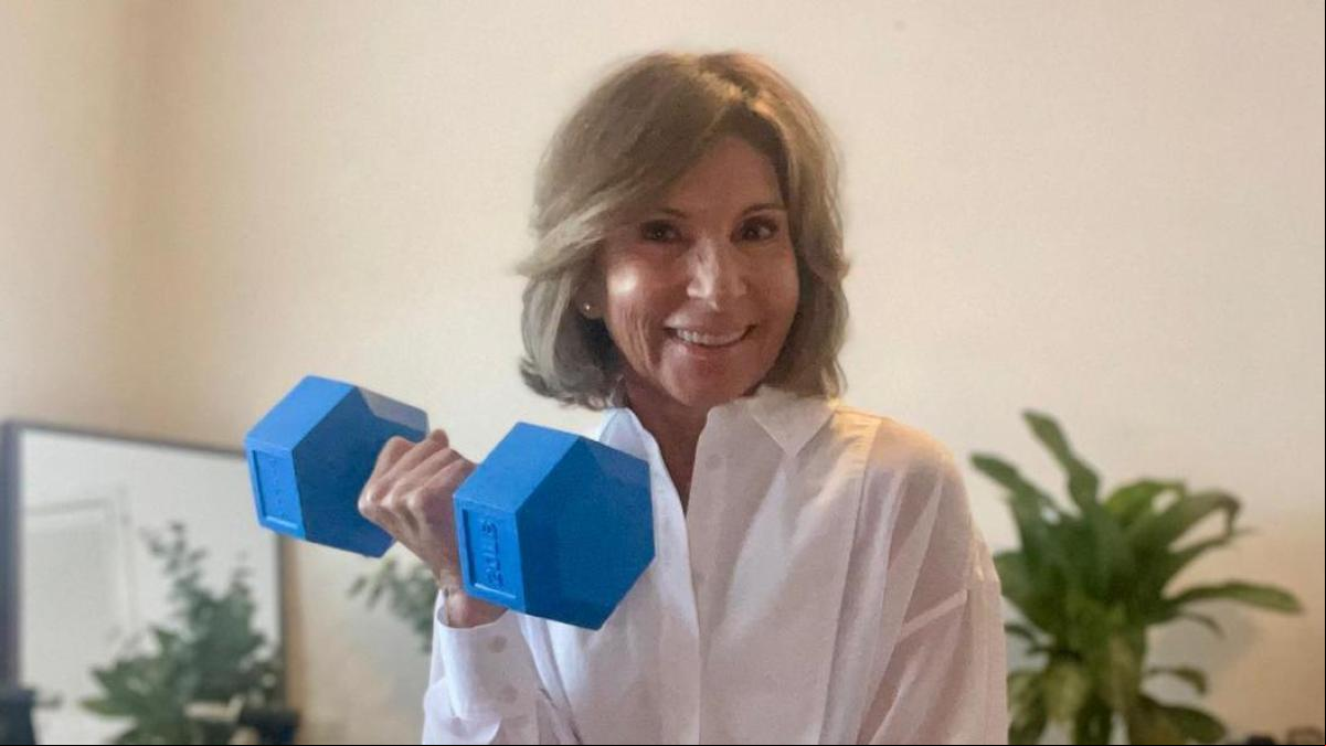 Liz Sánchez, 67 años, health coach: “No desayuno nada de azúcar ni picoteo. Como con horario, hago 3 comidas al día y en cada una intento lograr 35 gramos de proteína y suficiente fibra”