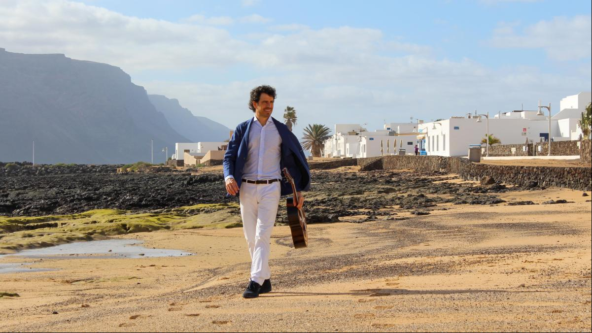 La guitarra más grande en la isla más pequeña