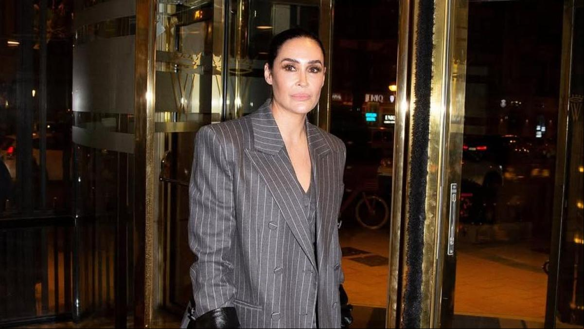 De la oficina a una cena sin pasar por casa: así eleva Vicky Martín Berrocal el traje más sofisticado y atemporal