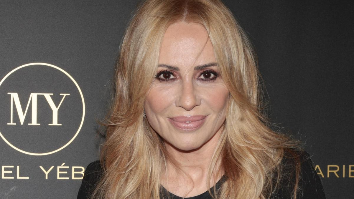 Marta Sánchez confirma que las mujeres de más de 50 también visten de Stradivarius: ficha por 28 euros los vaqueros virales que favorecen a todas