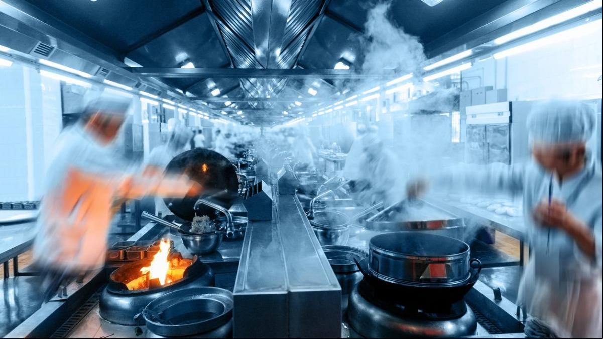 Gritos y malos modos en las cocinas de los restaurantes: ¿sigue pasando?