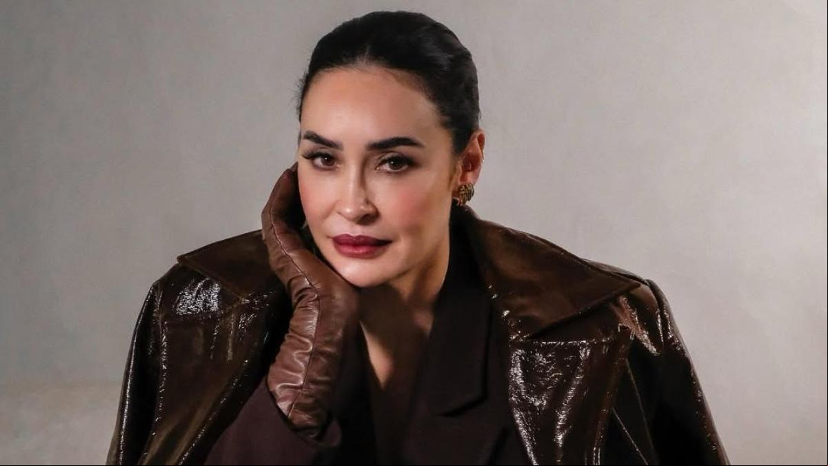 Vicky Martín Berrocal trae de vuelta el blazer-vestido Zara que esta vez sí es apto para las mujeres de más de 50: su clave para combinar la prenda más buscada del momento