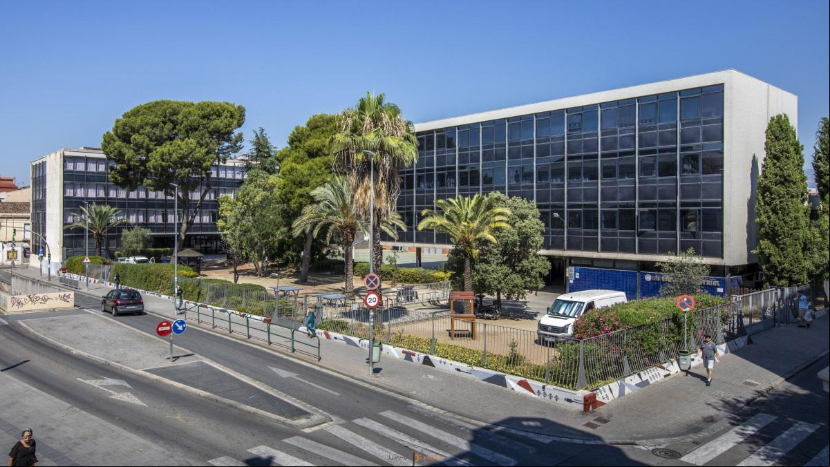 Muere ahogado un ladrón cuando huía de un instituto de Sabadell