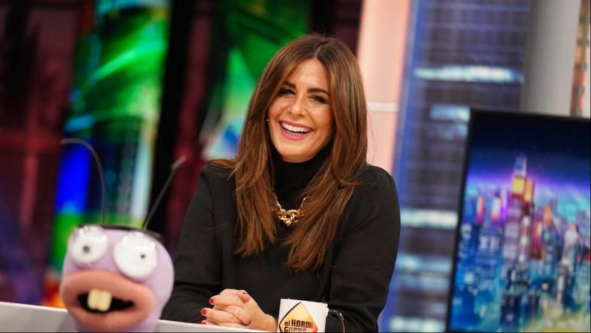 Nuria Roca se suma al estampado más salvaje de la temporada: los pantalones de 65 euros que lleva con el jersey más básico de Zara