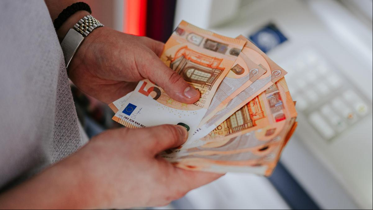 Un jubilado canario pierde su pensión y deberá devolver 5.365 euros a la Seguridad Social por pasar más de 90 días fuera de España