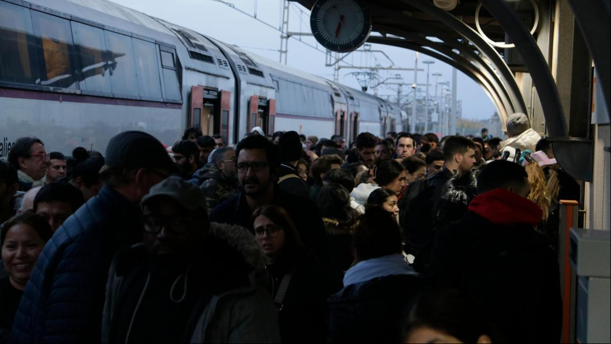 Rodalies: las obras de Sant Vicenç de Calders trastocan la línea del Garraf en pleno carnaval