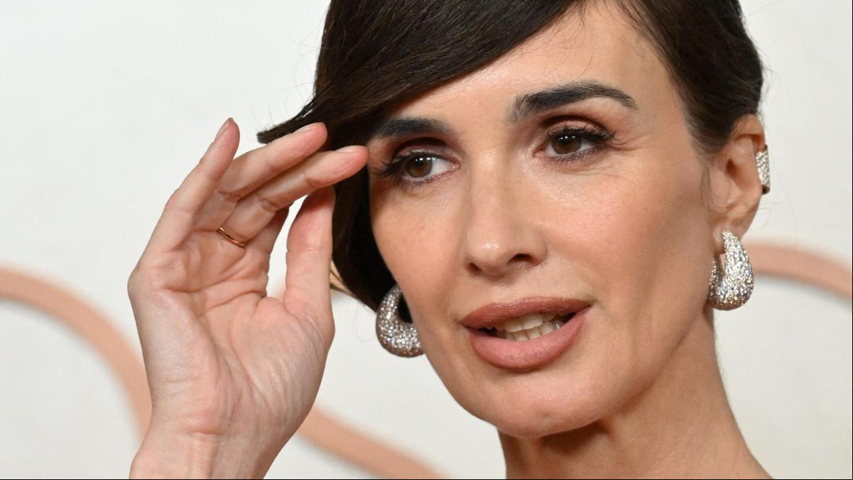 Sin gafas, ni look de oficina: Paz Vega sorprende con un vestido de sirena en los Oscar 2025
