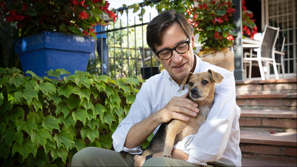 Salvador Illa, un president con gustos clásicos: prefiere Serrat y Rozalén a los podcasts
