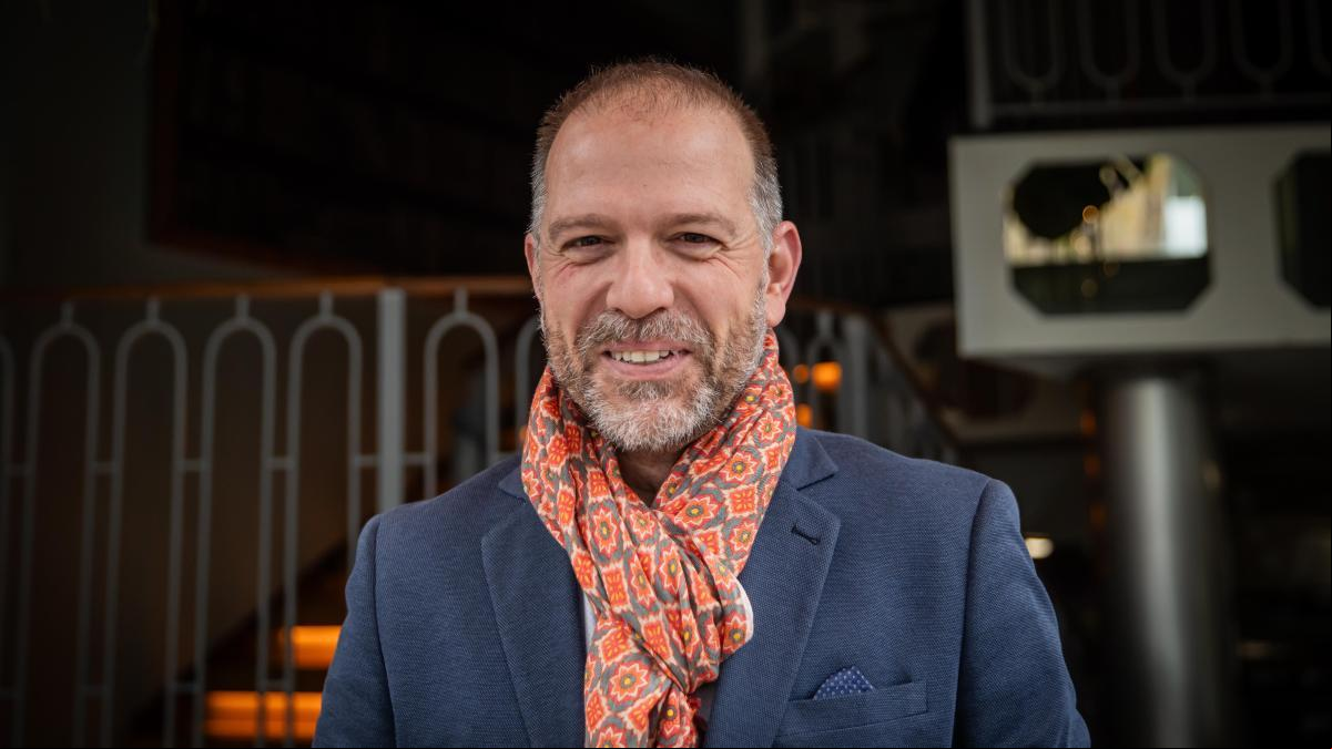 Joan Esculies novela el ascenso al poder de un alcalde racista y populista