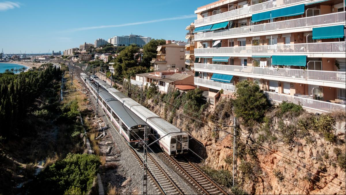 Adif decide ahora doblar la revisión de las vías entre Tarragona y Barcelona