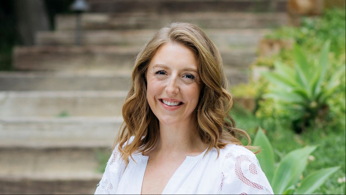 Casey Means, médica de la Universidad de Stanford: “A medida que comes más despacio estás activando tus mecanismos de saciedad de manera más potente