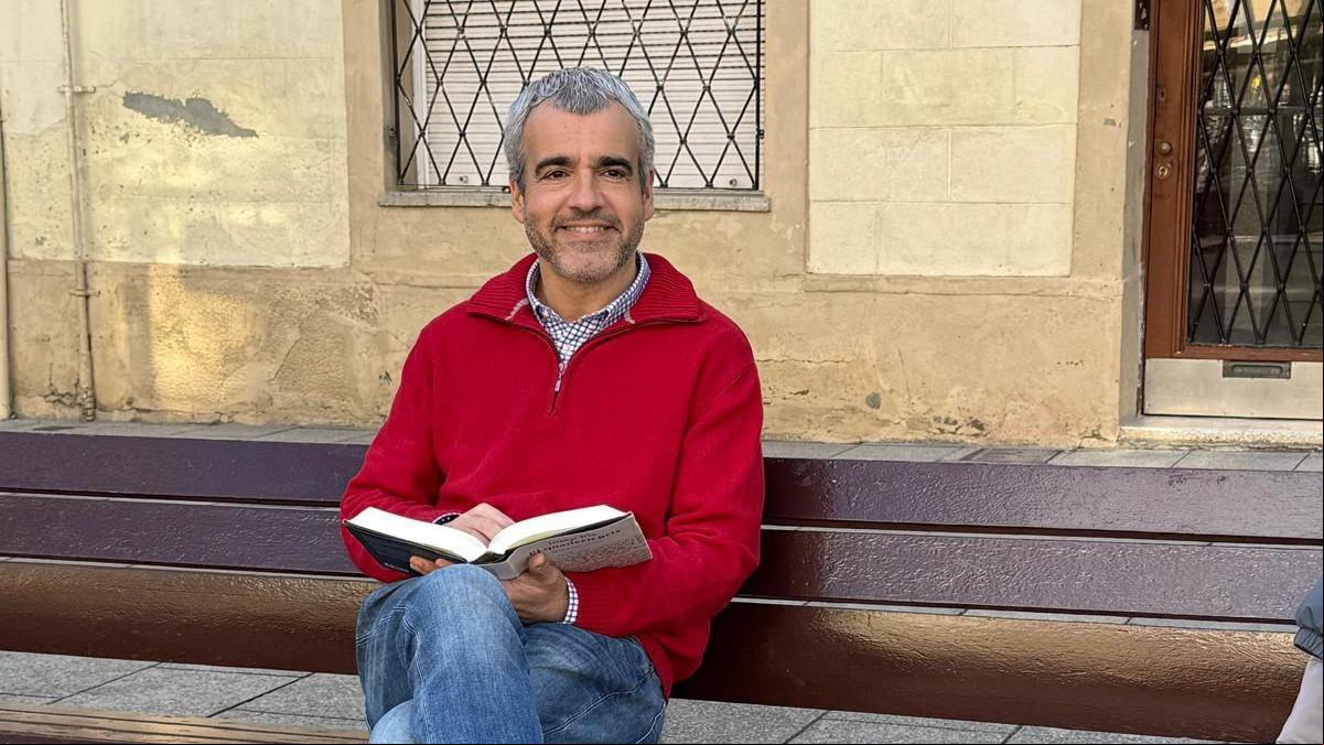 La película ‘Casablanca’ y el libro ‘Soldados de Salamina’, clásicos elegantes a los que es fiel Maurici Lucena