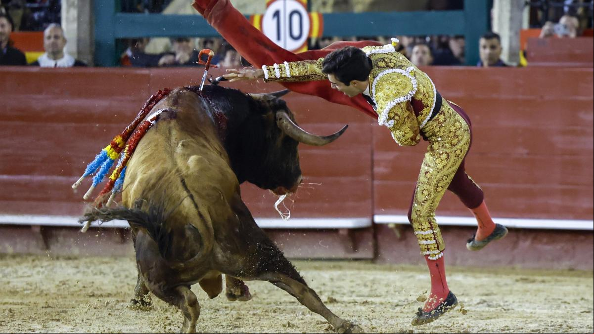 Puerta grande para Tomás Rufo, Roca Rey corta una oreja y deja en alto su pabellón en València