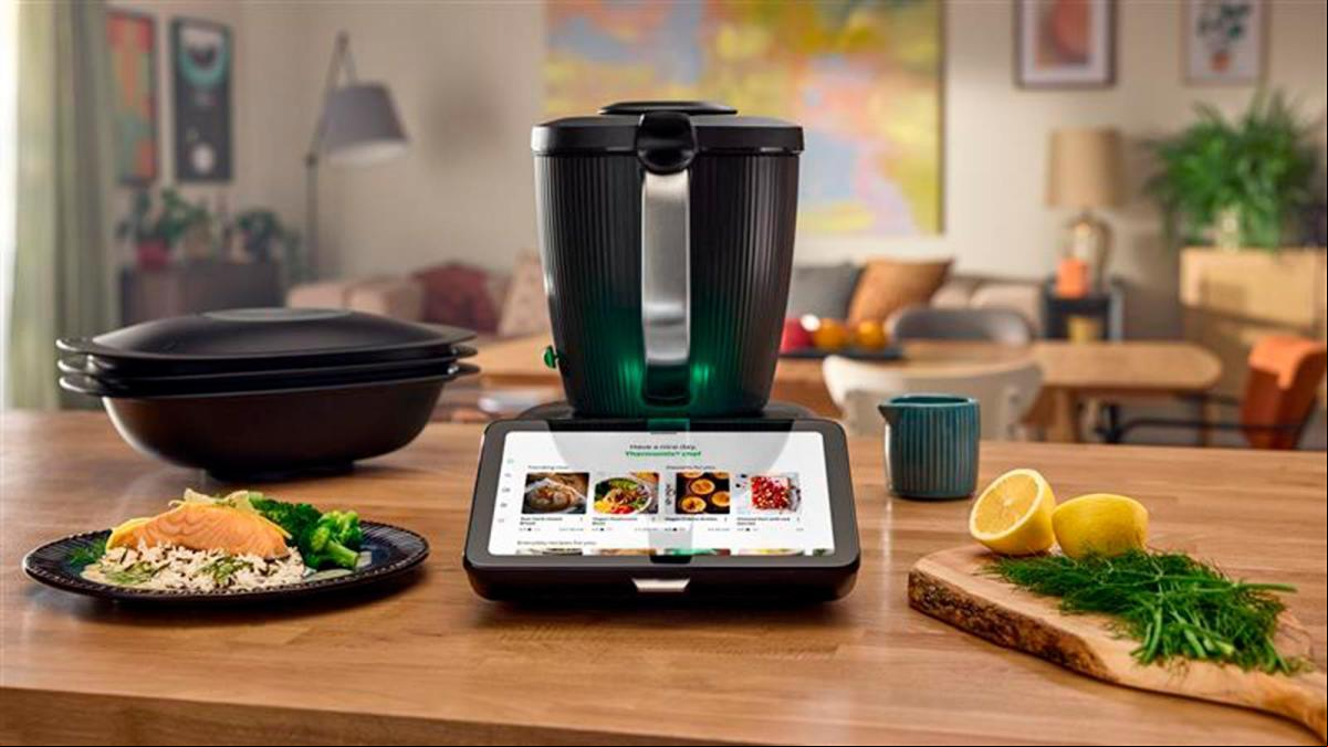Thermomix TM7, la clave del nuevo aspirante a rey de los robots de cocina: ¿merece la pena?