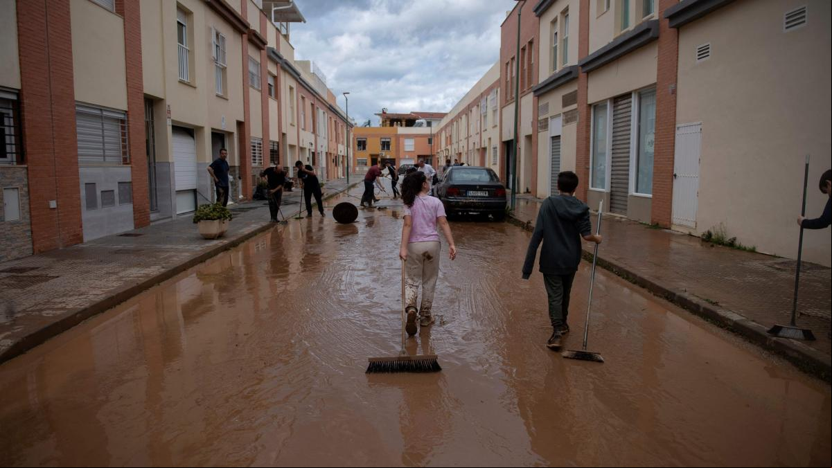 Borrasca Martinho | La lluvia, el viento y las olas pondrán hoy en aviso a 16 provincias tras la borrasca Laurence