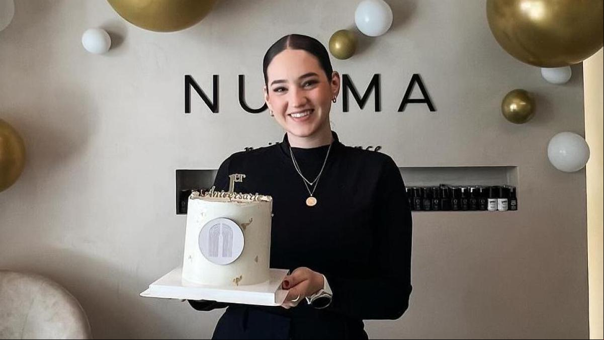 Pepi de Nuhma Nails, manicurista:“Está comprobado que las uñas de color rojo te hacen parecer más atractiva, inteligente, poderosa y sensual”