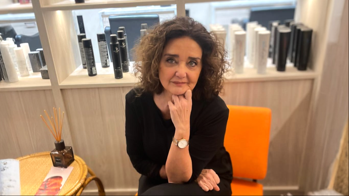 Neus Sánchez, experta en cuidado capilar: “No es un mito, cortar las puntas con regularidad es clave para mantener tu cabello sano y evitar que el daño se extienda”