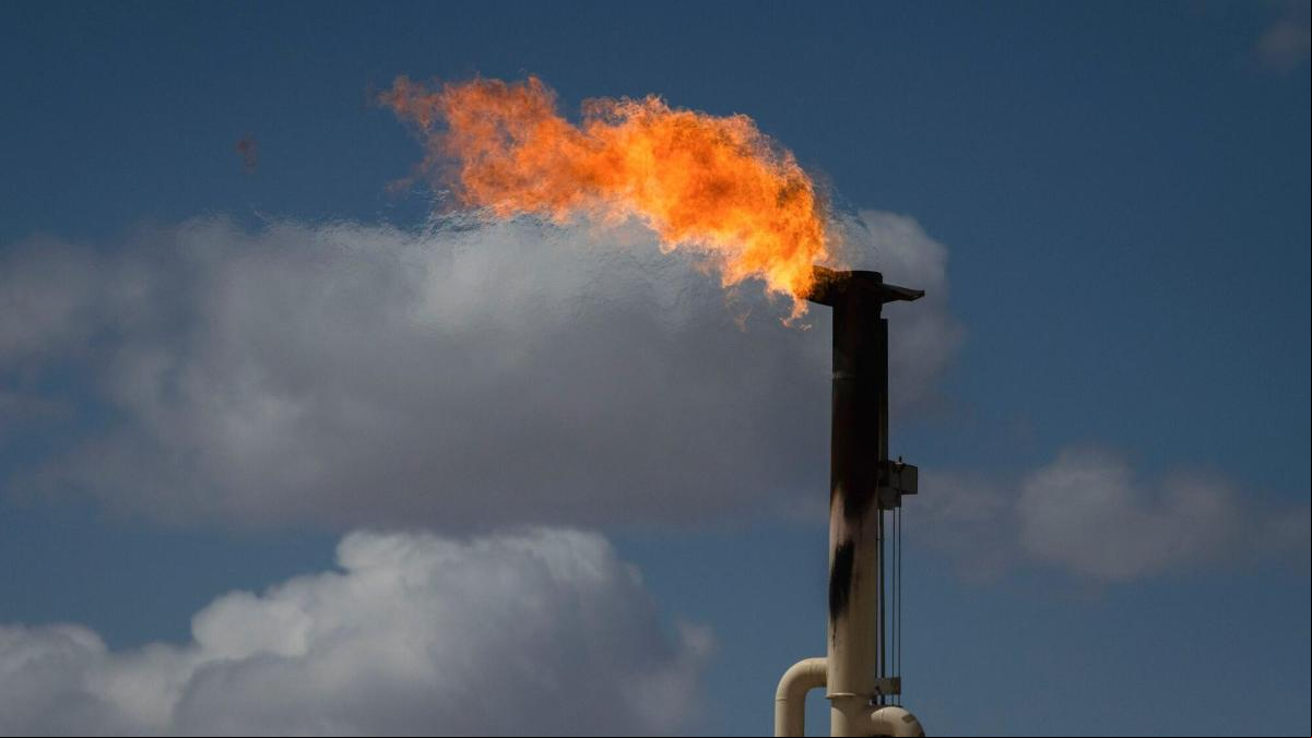 El petróleo en términos reales ha caído a su nivel más bajo en 25 años