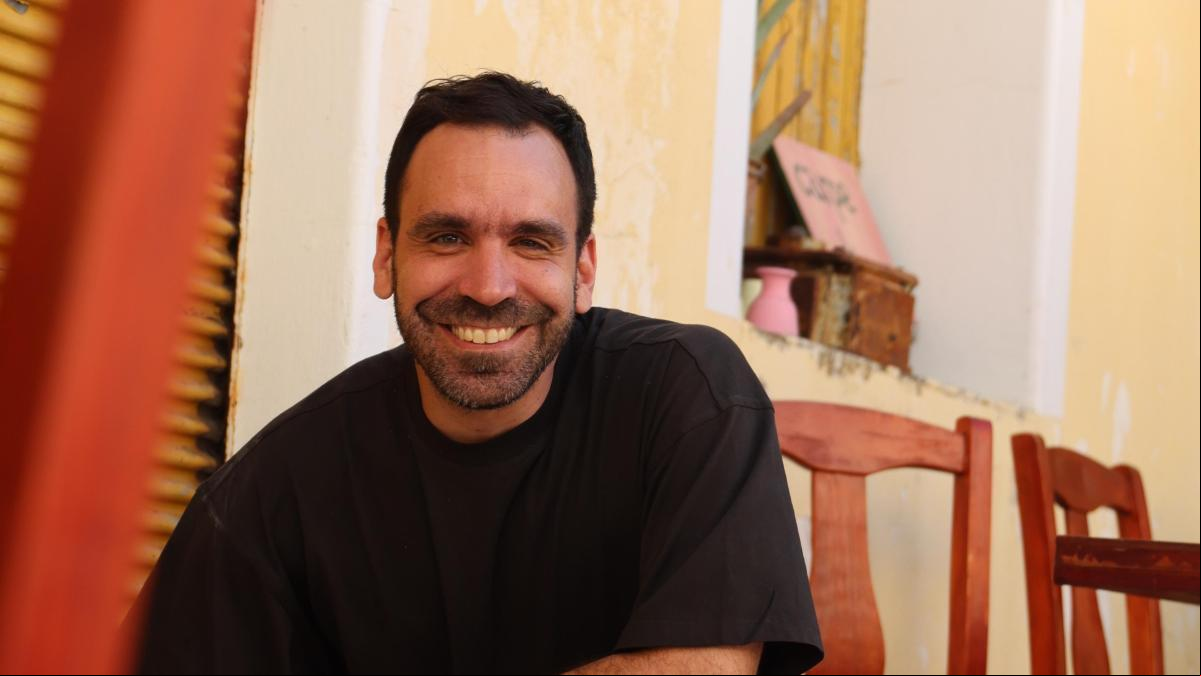 Javier Labourt, psicólogo: “La gente pierde la perspectiva, un viaje no puede remplazar una terapia, es una ruptura y un quiebre de la rutina”