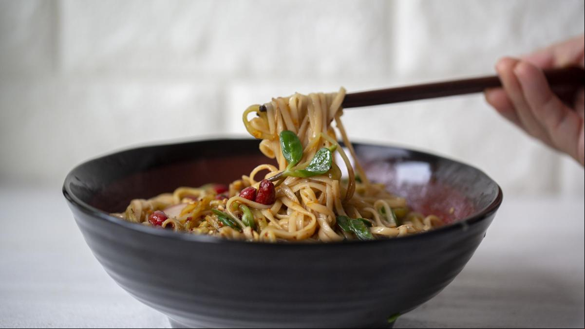 Fideos con salsa tahini, una receta con un delicioso sabor oriental