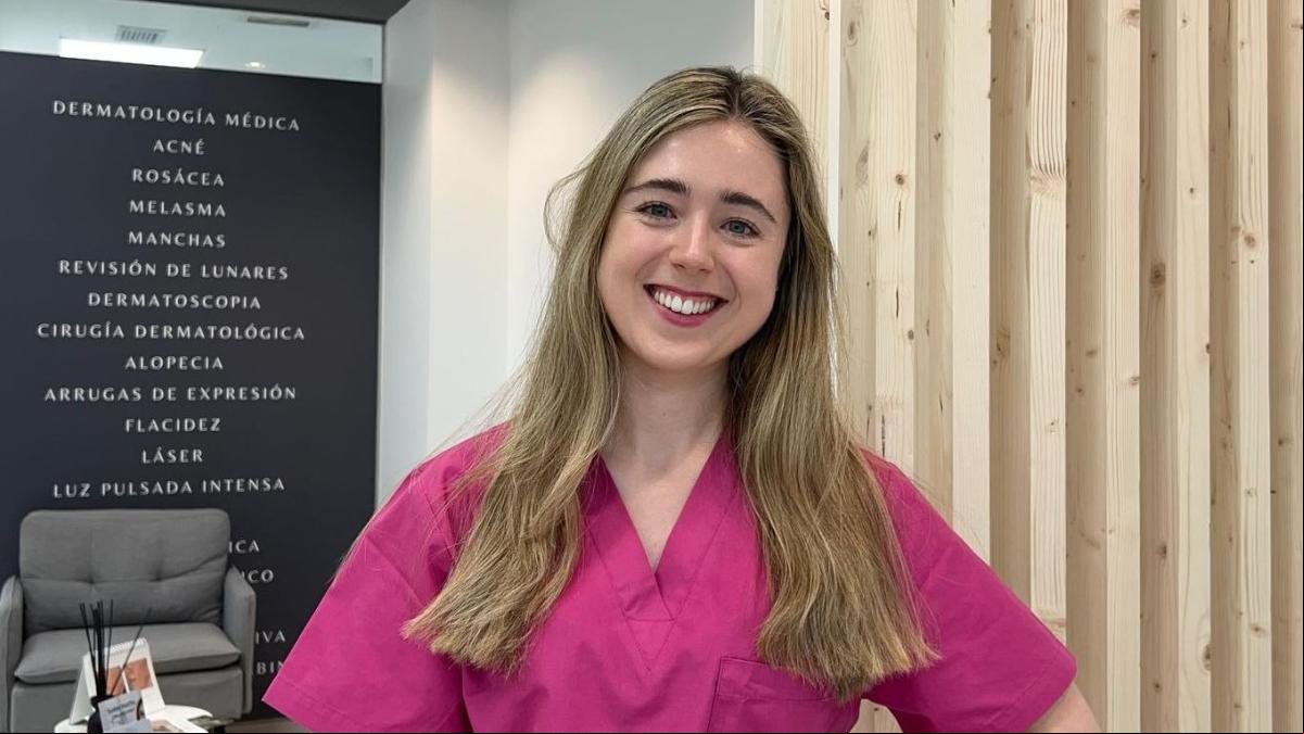 Leire Barrutia, dermatòloga: “Encara que existeix el mite que la vitamina C taca la pell, en realitat és un actiu ideal per incorporar en la rutina de matí durant els mesos de més sol”
