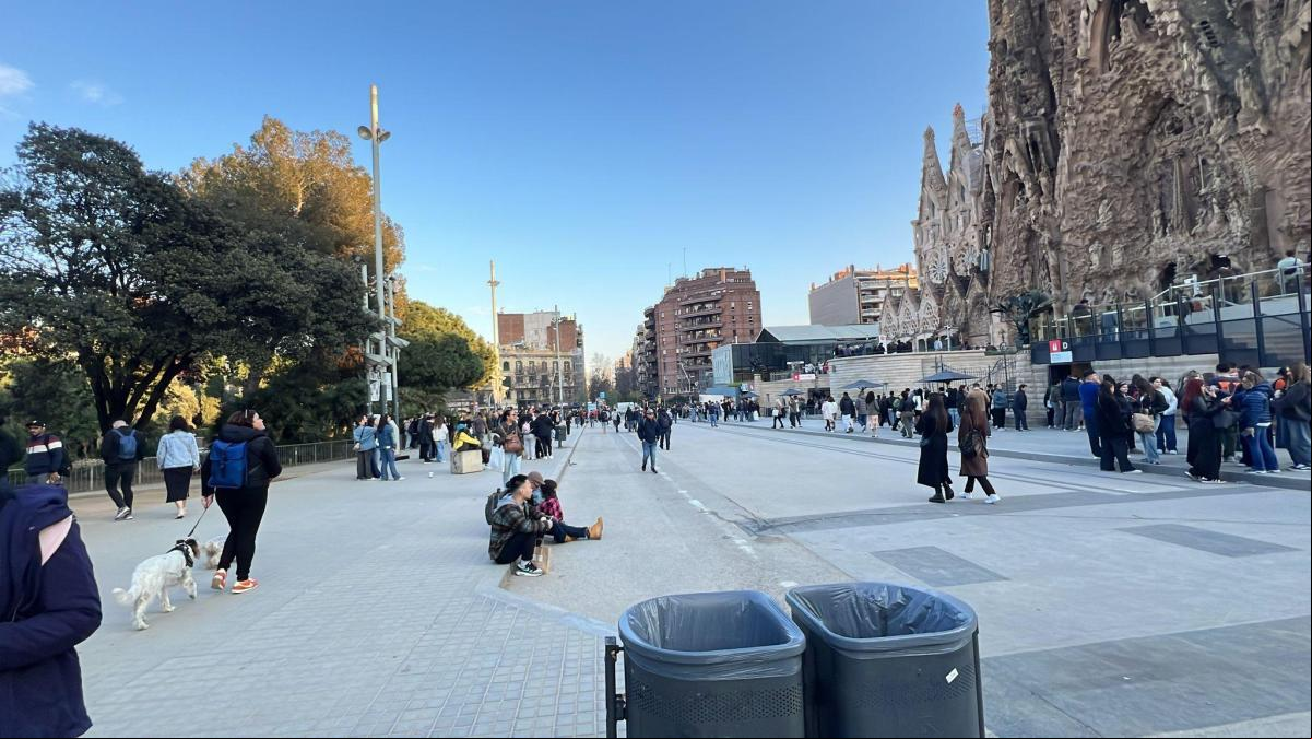 La masificación turística del entorno del templo de la Sagrada Família se paliará con una nueva plaza