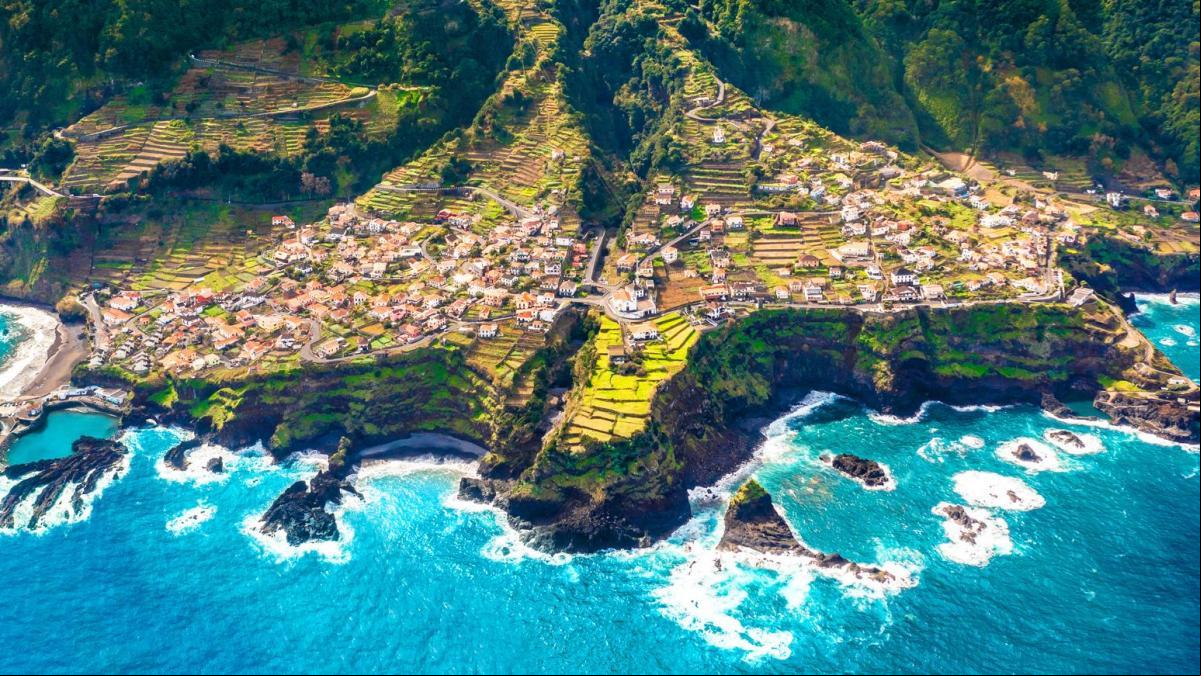La isla subtropical de Europa que rivaliza con Bali este verano por sus paisajes y que se convertirá en tu destino favorito para viajar desde España