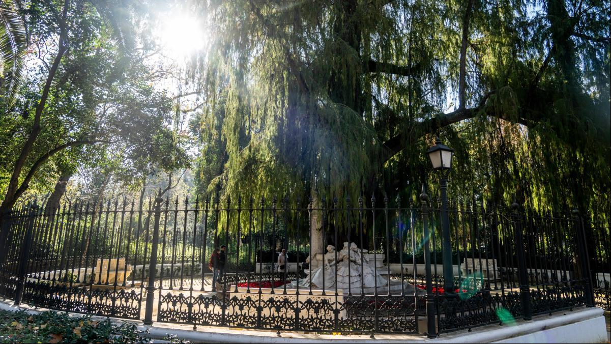 Sevilla cierra sus parques y pistas deportivas por fuertes rachas de viento