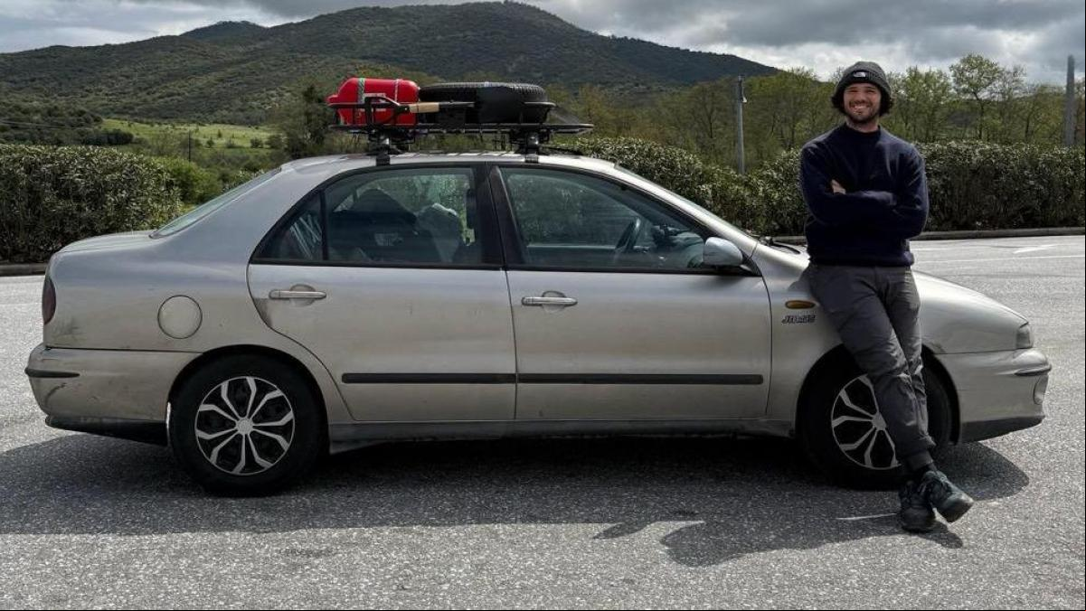 Fabio Belnome viaja de Barcelona a Japón en un viejo Fiat Marea que le costó 900 euros en Wallapop: “Dicen que estoy loco, pero ¿por qué no intentarlo?”