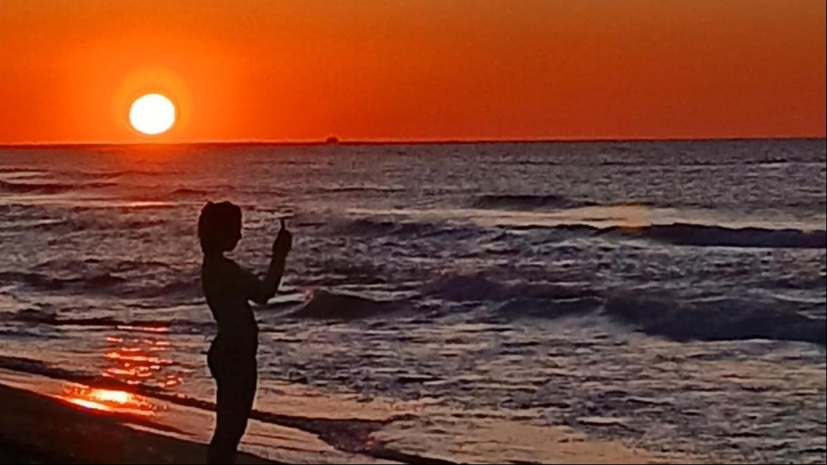 Buscando el efecto omega en la playa de Gavà