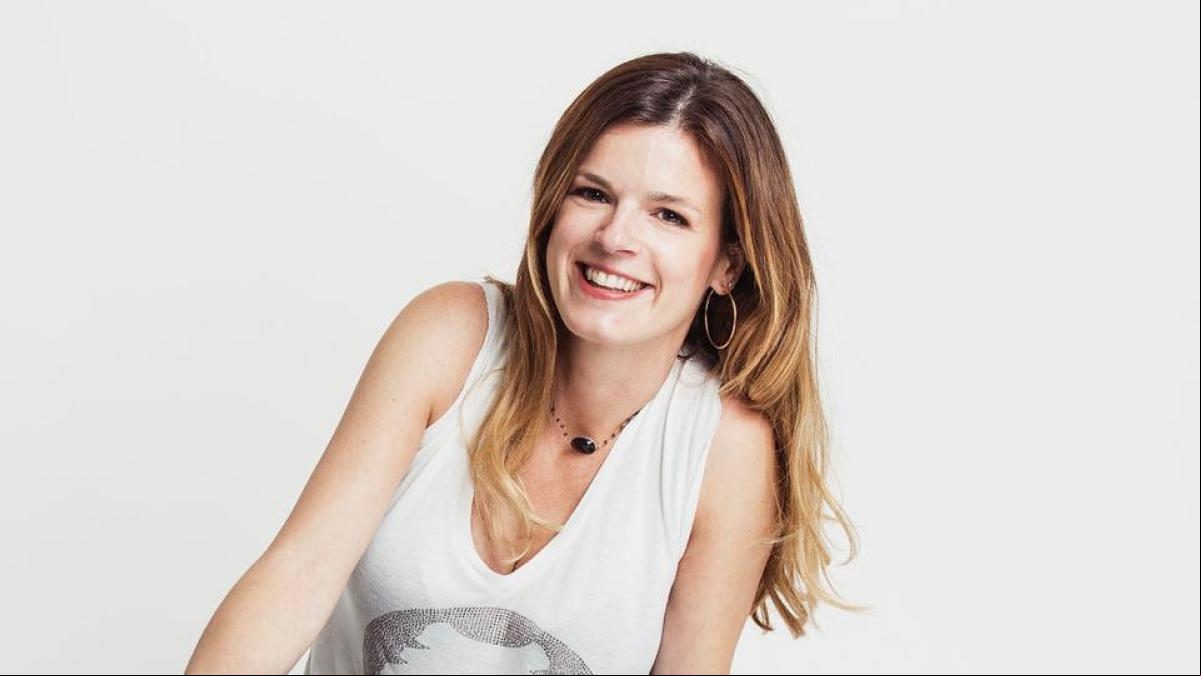 “Al ser un piso tan pequeño (45m2), de una sola habitación y un baño, le dimos especial importancia al color y a la distribución”, Mireia Torruella, interiorista
