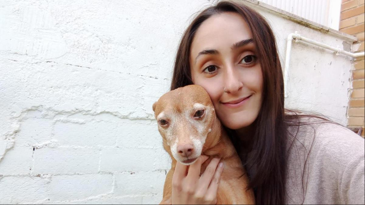 Sandra Sánchez, cajera de supermercado: “Con un sueldo de media jornada pago de mi bolsillo el veterinario de 80 gatos callejeros y de 20 que tengo en casa”