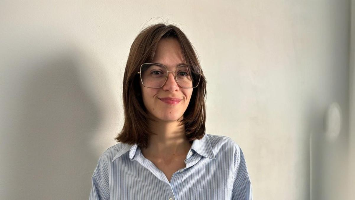 Joana Martínez, experta en tejidos: “No duermas con sábanas sintéticas de poliéster o nailon, son muy poco transpirables y pueden causar irritación en nuestra piel”