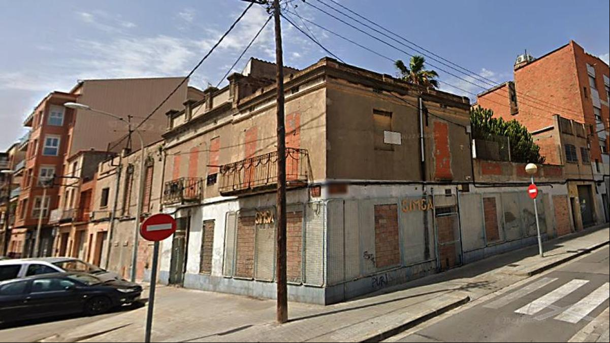 Dos detenidos por apuñalar a un tercero en una casa ocupa de Badalona