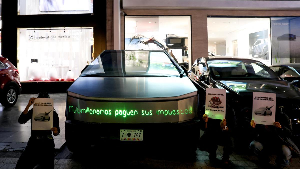 Jonathan, otro propietario de un Tesla horrorizado con Elon Musk: “Nuestra hija de 26 años no para de pedirnos que vendamos el coche