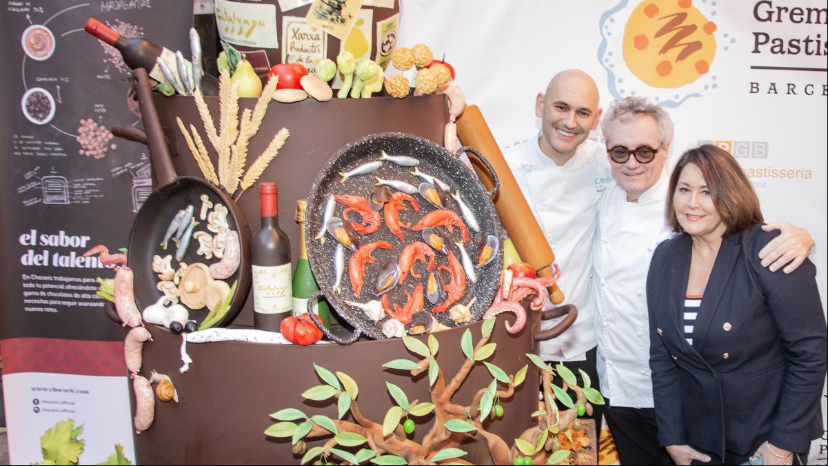 Butifarras, cava, aceite y hasta pa amb tomàquet: la mona de Pascua de Christian Escribà que homenajea a Catalunya