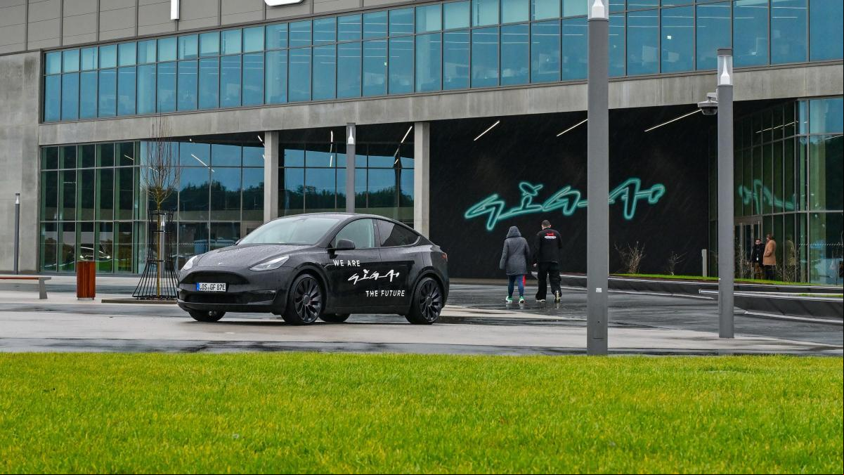El error que ite Elon Musk con la conducción autónoma de sus coches Tesla después de años de promesas: “Será doloroso y difícil, pero lo haremos”