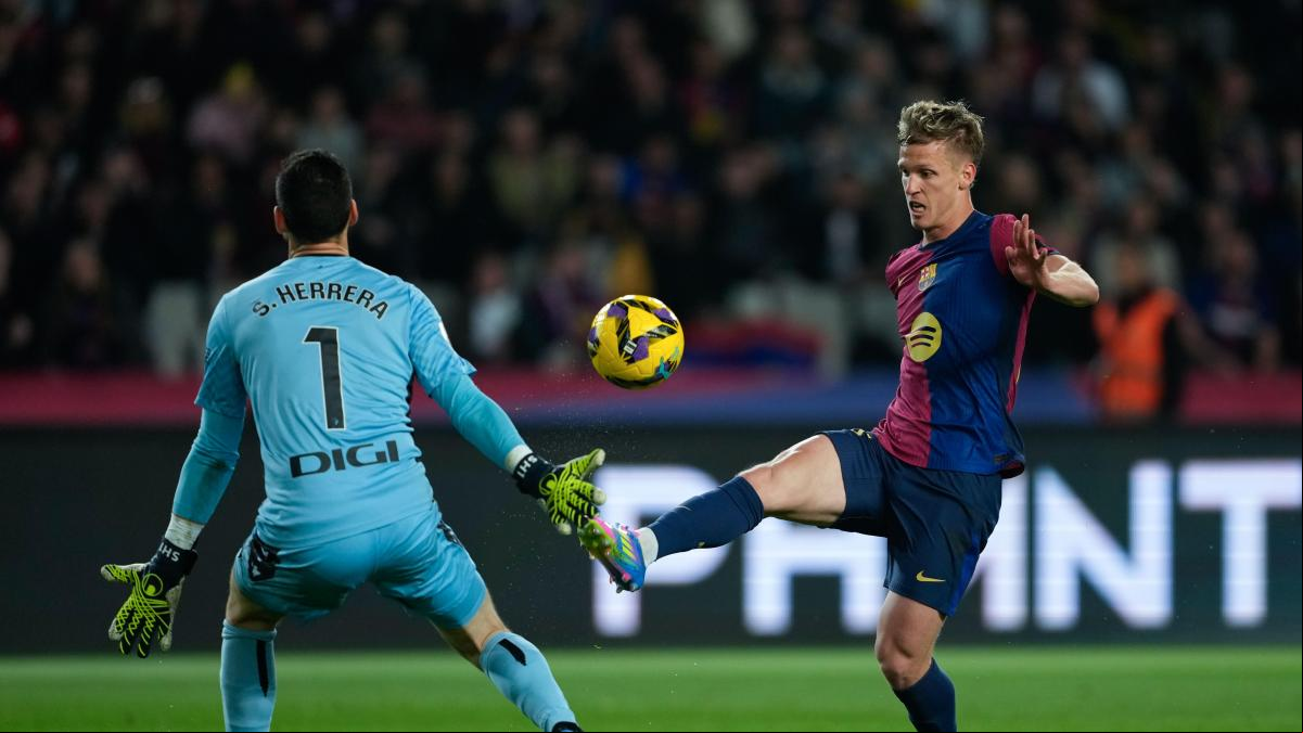 El CSD da la razón al Barça y mantiene activas las licencias de Dani Olmo y Pau Víctor