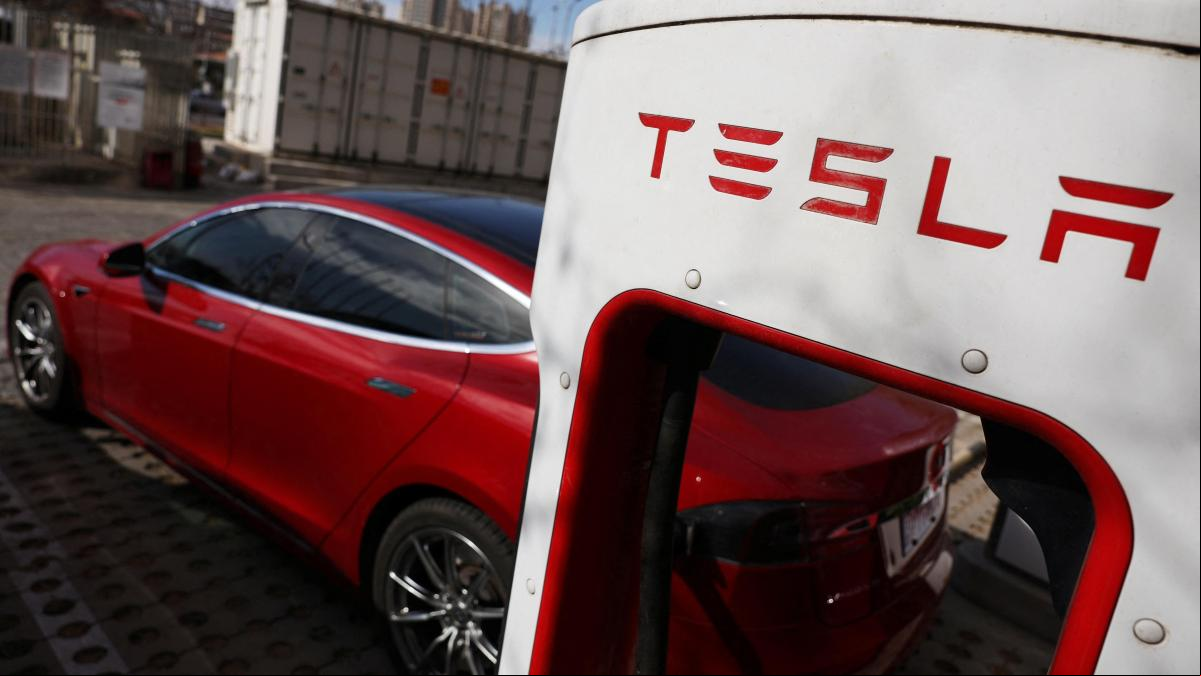 El peligroso truco que utilizaba mucha gente para cargar más rápido sus Tesla que la propia marca ha tenido que advertir sobre su uso: “Absténgase de hacer eso”
