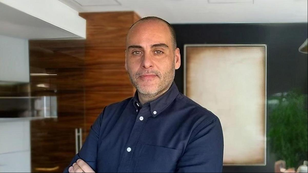 Abel de González, expert en neurodecoració: “Estudis mostren que els teixits influeixen en les emocions: la seda aporta seguretat, el lli tranquil·litat i la llana calidesa”