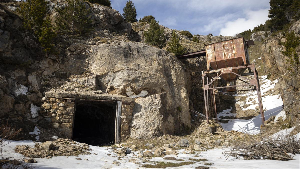 Catalunya también busca minerales críticos y tierras raras: las joyas de la era tecnológica