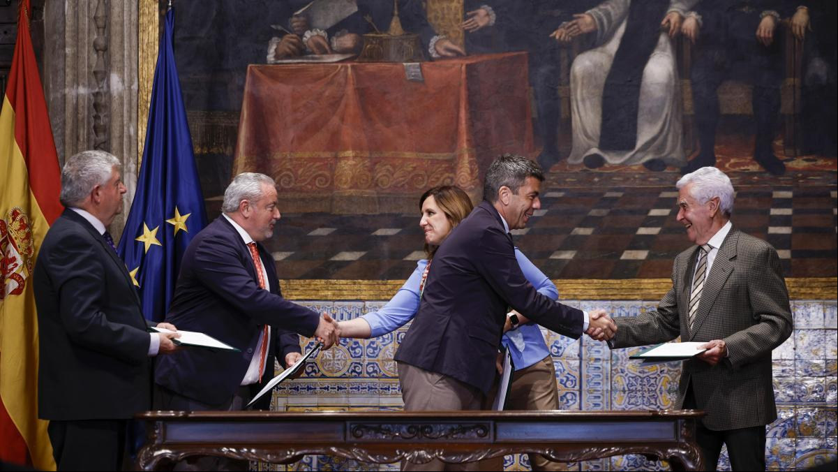 Acuerdo “histórico” entre Consell y regantes que garantiza el aporte extra de agua a la Albufera