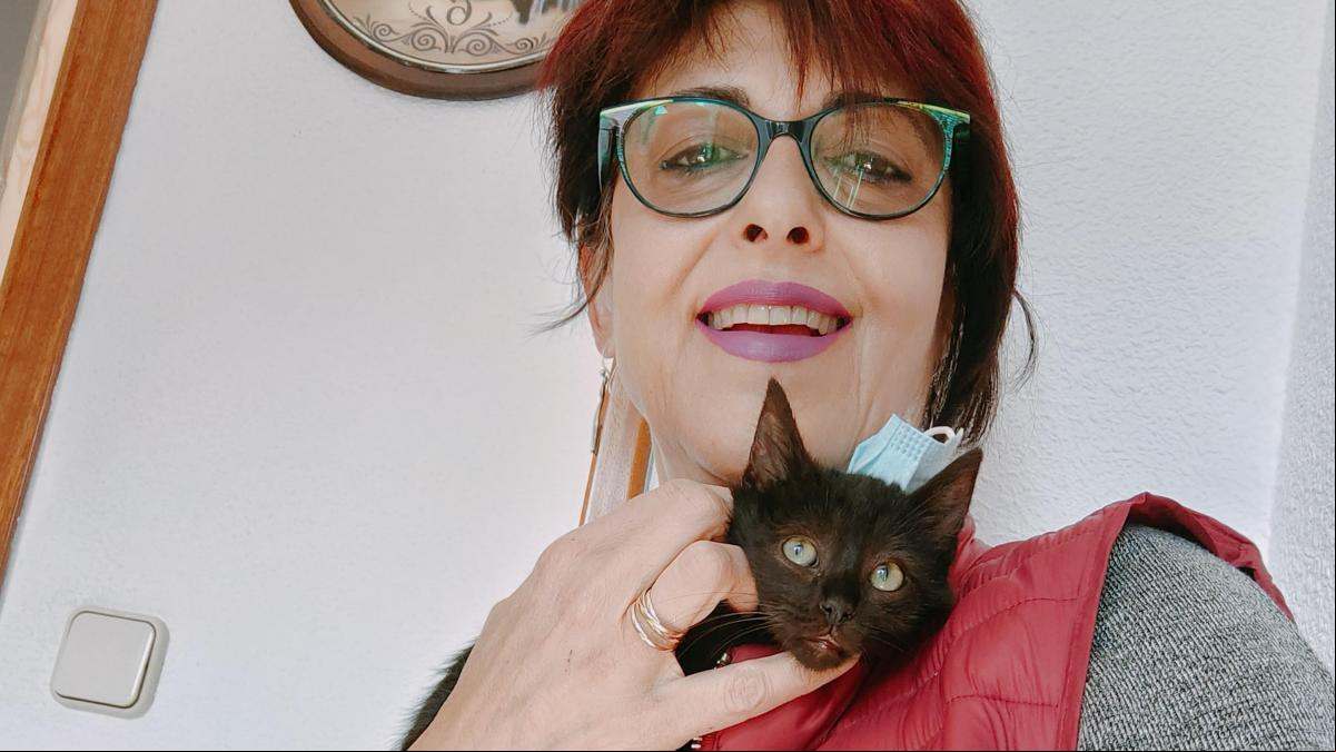 Consuelo Luque, pensionista por invalidez absoluta, 60 años: “Cuando un gato te encuentra y te elige, es porque tiene algo que ofrecerte”