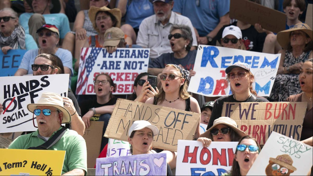 El Supremo permite a Trump mantener sus despidos de trabajadores en periodo de prueba