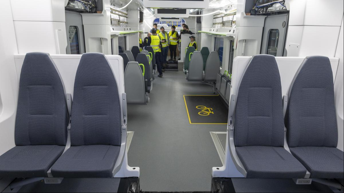 El primero de los trenes al aeropuerto que operará FGC toma forma en la fábrica de Alstom