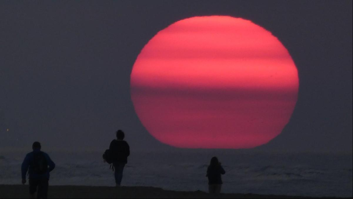 La magia del amanecer en la playa de Gavà