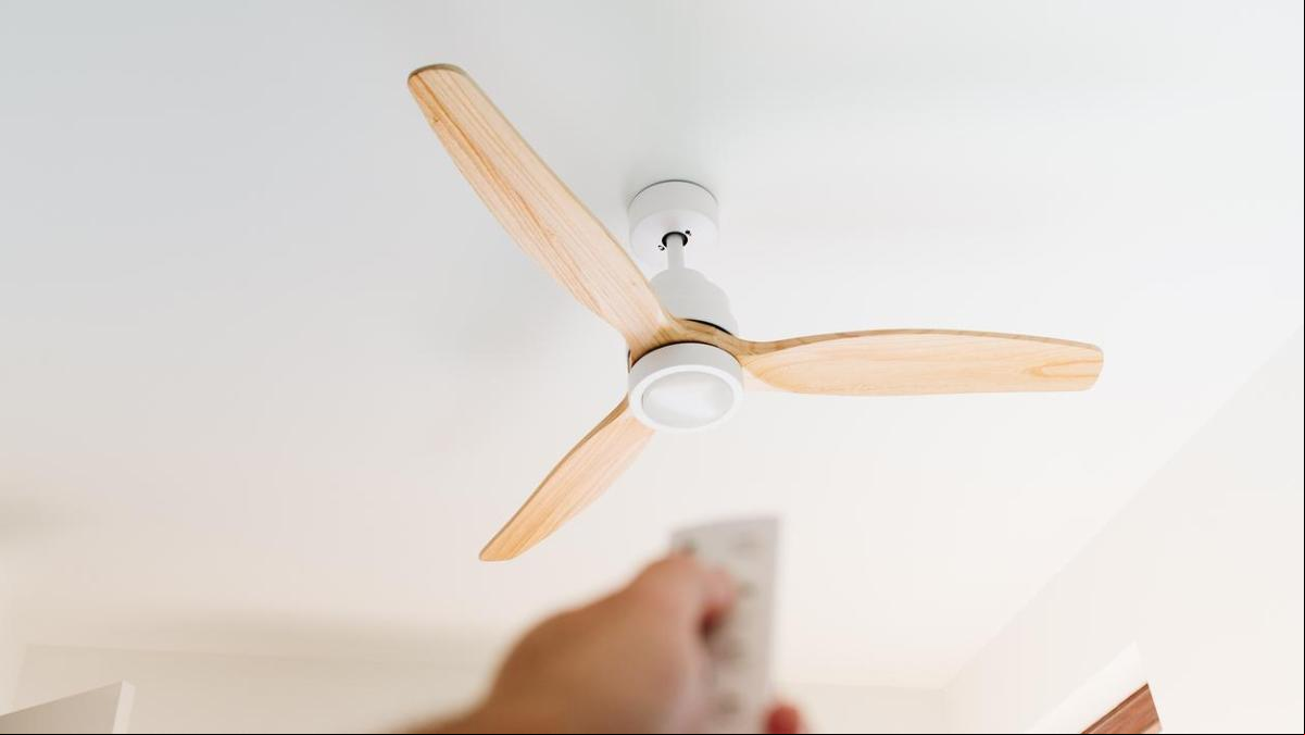 El aire acondicionado está pasado de moda: estos ventiladores de techo garantizan una casa más fresca y eficiente (y son mucho más bonitos)