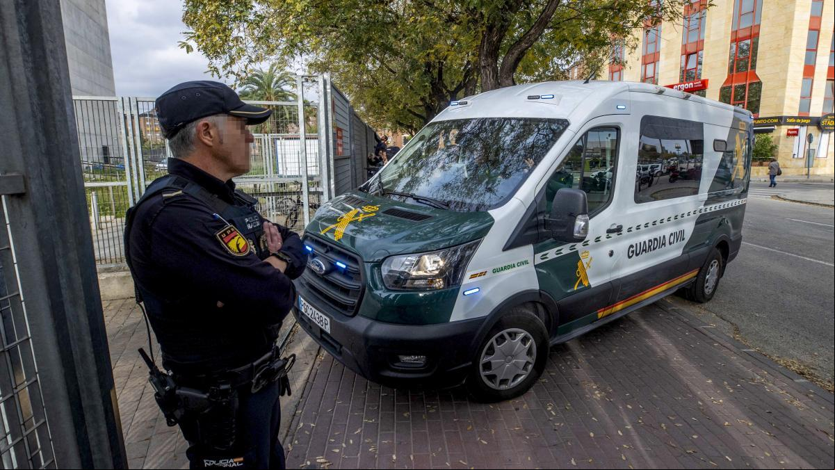 Asesina a su hermano golpeándole con la tapa de una alcantarilla y rajándole el cuello con un arma blanca en Toledo: a prisión sin fianza