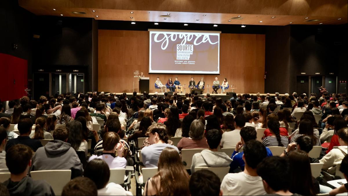 El Gobierno vasco lleva a 450 escolares ante el sufrimiento de las víctimas de ETA